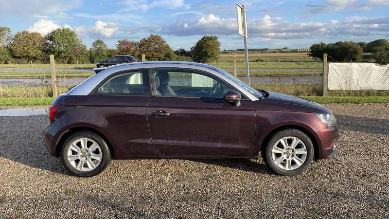 AUDI A1 1.6 TDI 90 AMBIENTE