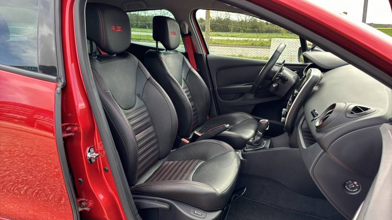 RENAULT CLIO RS TROPHY 1.6 TURBO 220 EDC