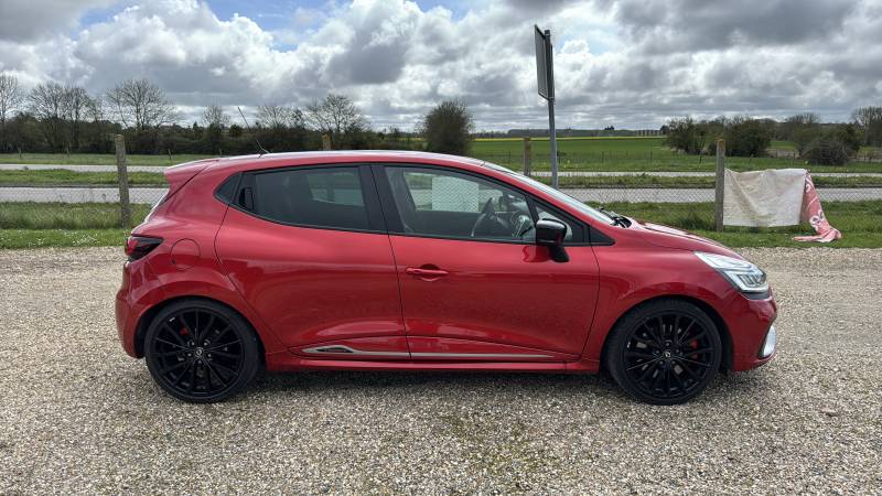 RENAULT CLIO RS TROPHY 1.6 TURBO 220 EDC