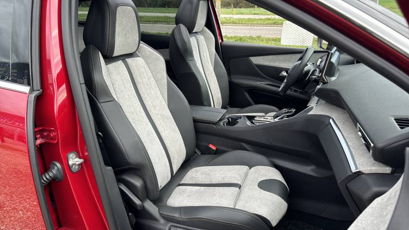 PEUGEOT 3008 1.6 HYBRID 225 GT PACK