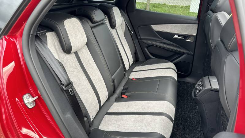 PEUGEOT 3008 1.6 HYBRID 225 GT PACK