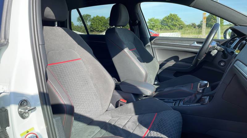 VOLKSWAGEN GOLF VII GTI PERFORMANCE 2.0 TSI 245