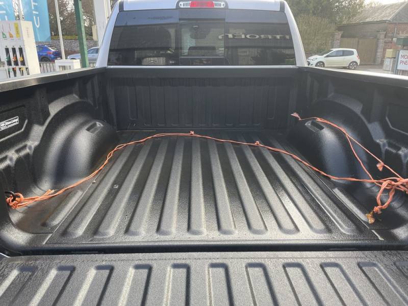 DODGE RAM 1500 5.7 V8 395 FLEXFUEL HEMI CREW CAB LIMITED