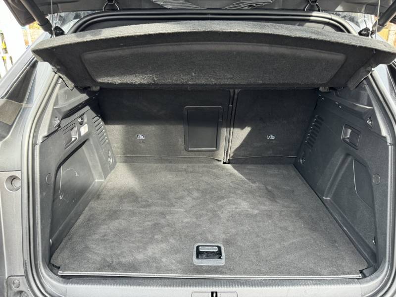 PEUGEOT 3008 HYBRID4 300 EAT8 GT PACK