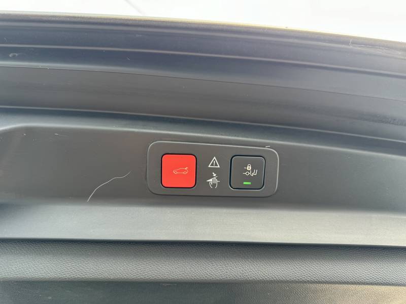 PEUGEOT 5008 2.0 BlueHDi 180 EAT8 ALLURE