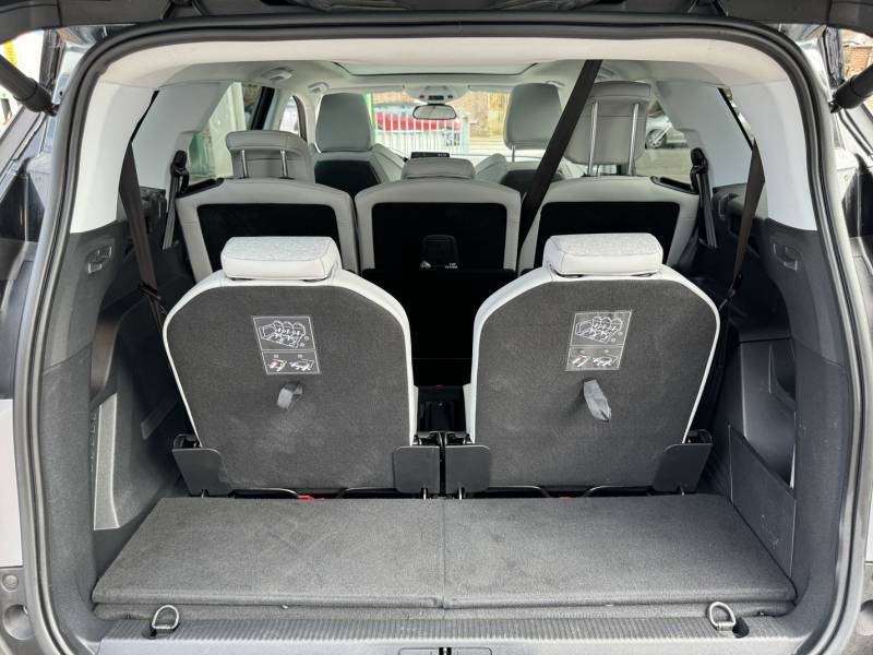 PEUGEOT 5008 2.0 BlueHDi 180 EAT8 ALLURE