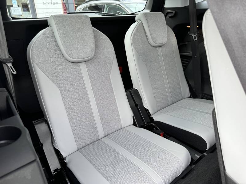 PEUGEOT 5008 2.0 BlueHDi 180 EAT8 ALLURE