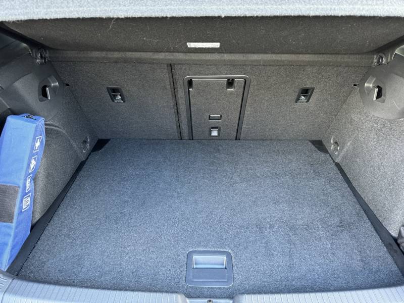 VOLKSWAGEN GOLF VIII 1.5 eTSI 150 DSG7 R-LINE