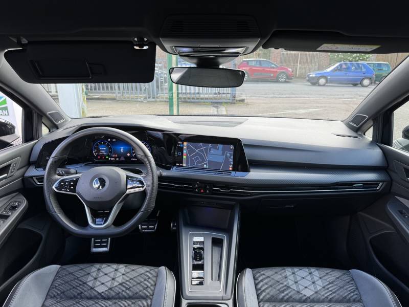 VOLKSWAGEN GOLF VIII 1.5 eTSI 150 DSG7 R-LINE