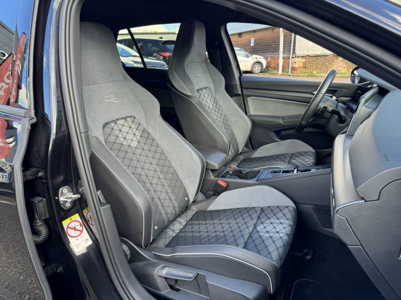 VOLKSWAGEN GOLF VIII 1.5 eTSI 150 DSG7 R-LINE