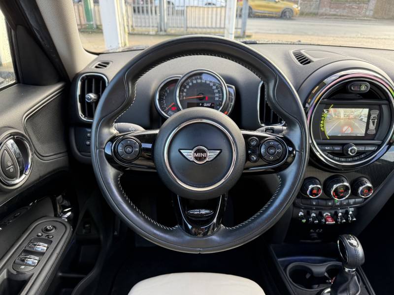 MINI COUNTRYMAN II (F60) COOPER FINITION CHILI 136 BVA6