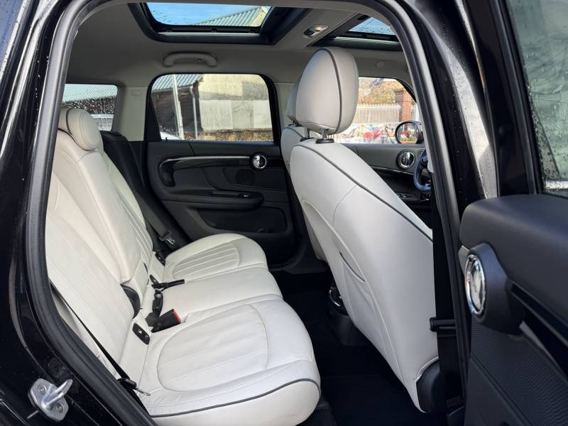 MINI COUNTRYMAN II (F60) COOPER FINITION CHILI 136 BVA6