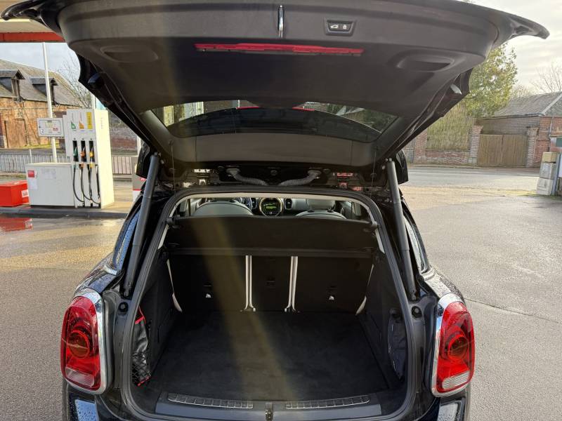 MINI COUNTRYMAN II (F60) COOPER FINITION CHILI 136 BVA6