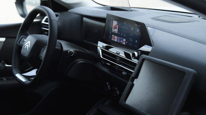 CITROËN Ë-C4 X ET C4 X